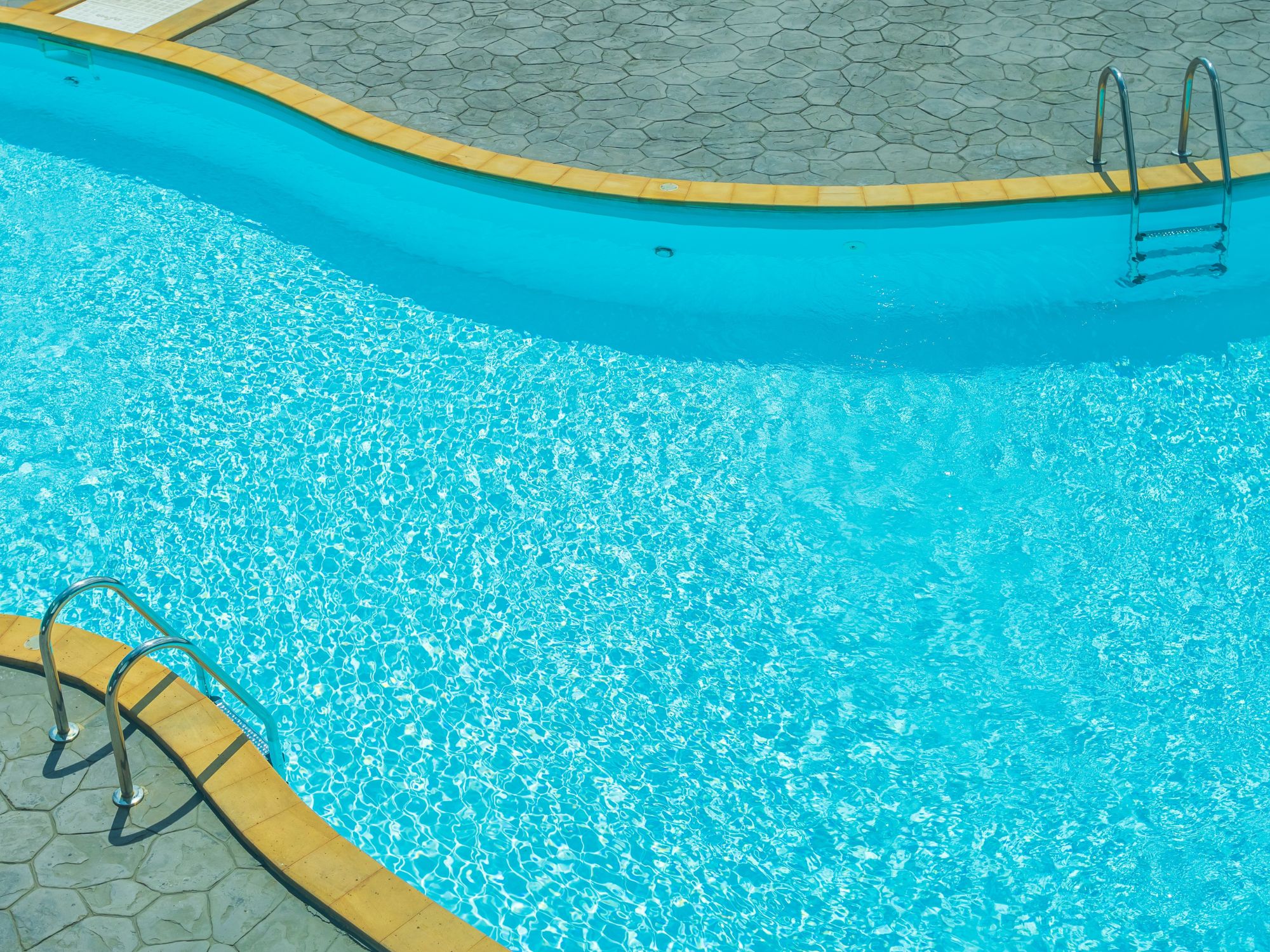 Small Backyard Pool Designs That Maximize Space