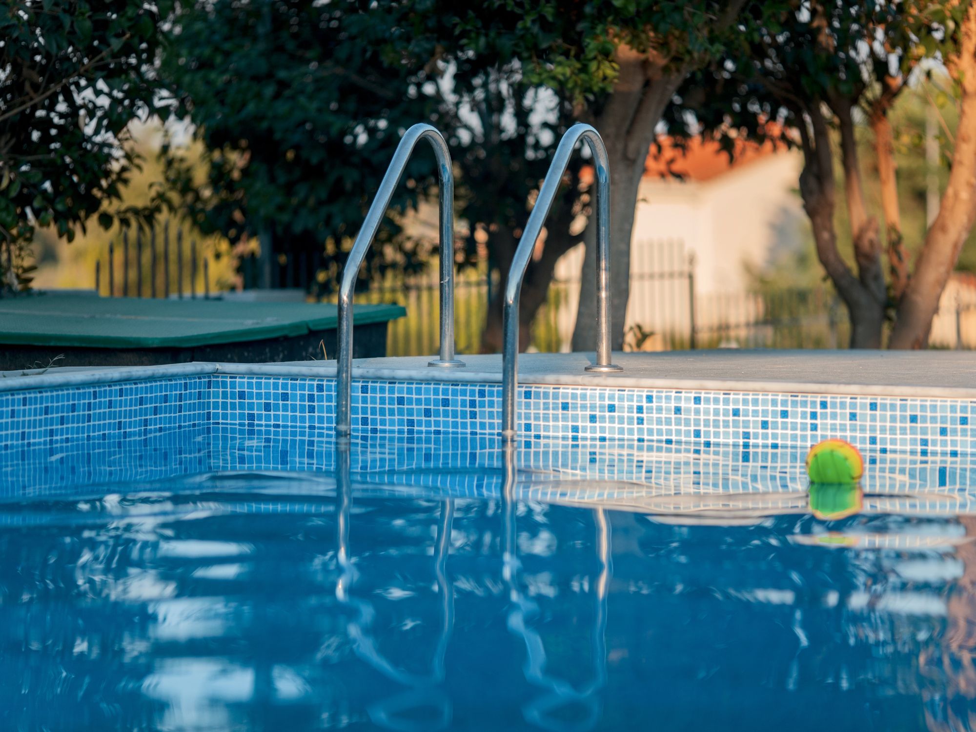 How to Choose the Perfect Pool Design for Your Backyard